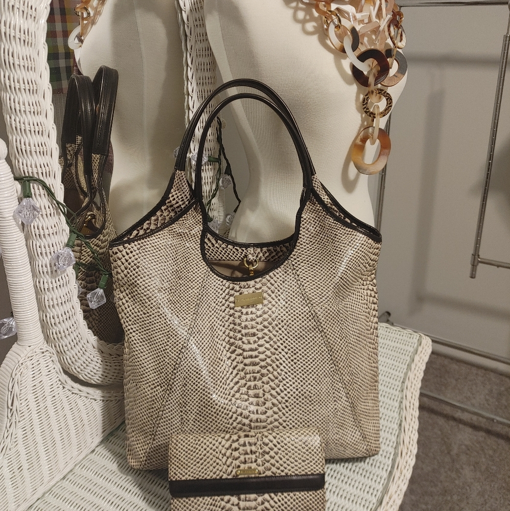 Brahmin Large Blk Odyssey w/matching wallet
